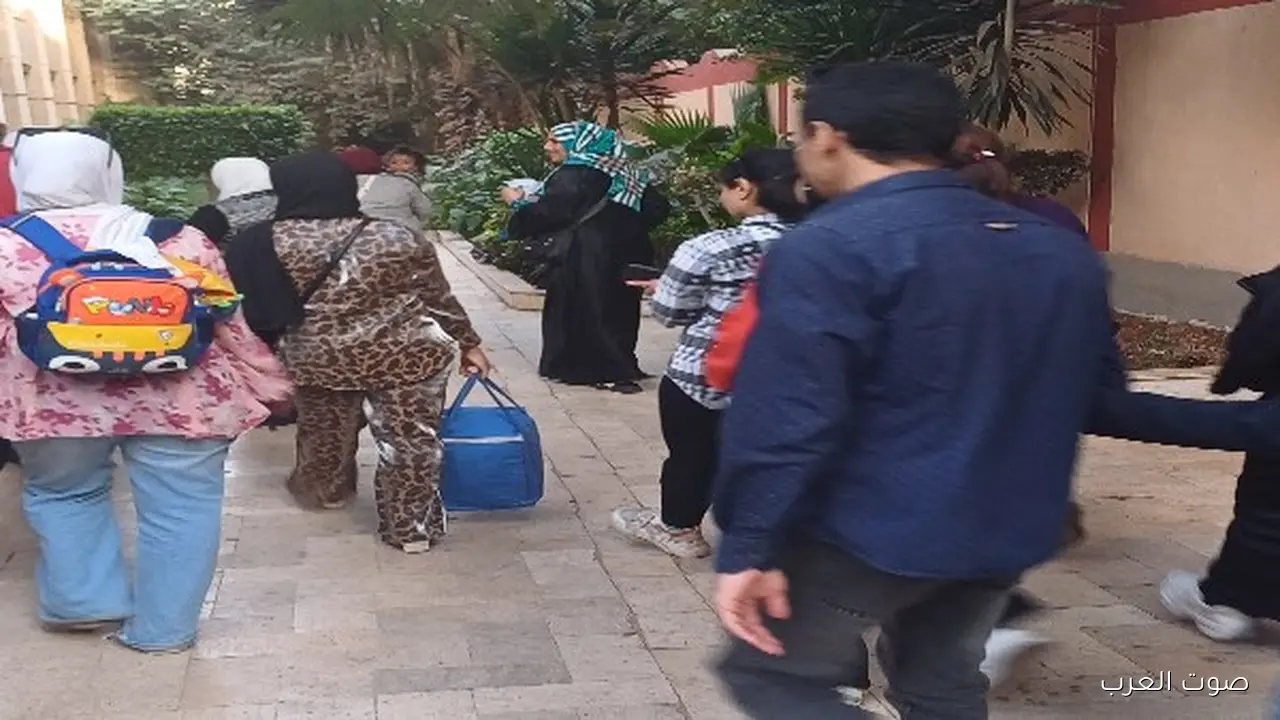 1762871318 ناخبين النواب بدأوا يتوافدوا على لجنة الشهيد عبد الرحمن الصيرفي