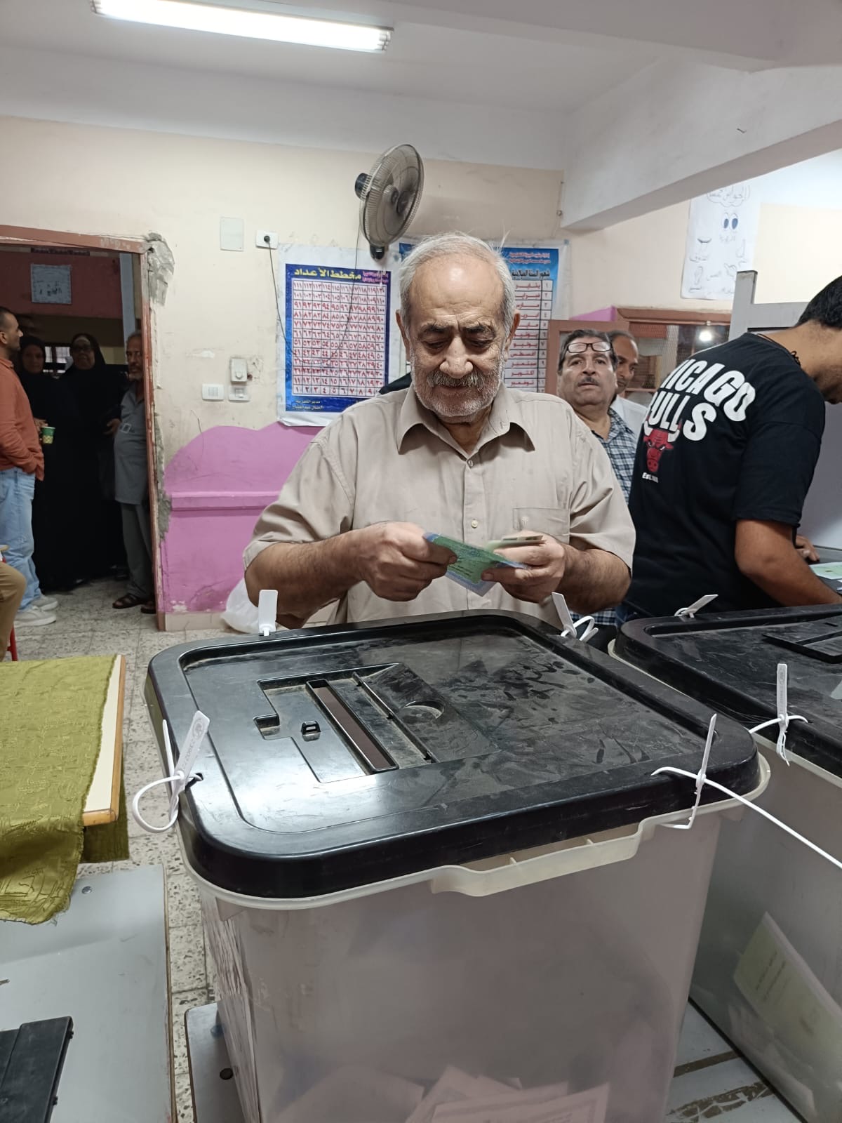 1762886838 820 قبل غلق اللجان بدقايق المواطنين بيتوافدوا على اللجان الانتخابية في