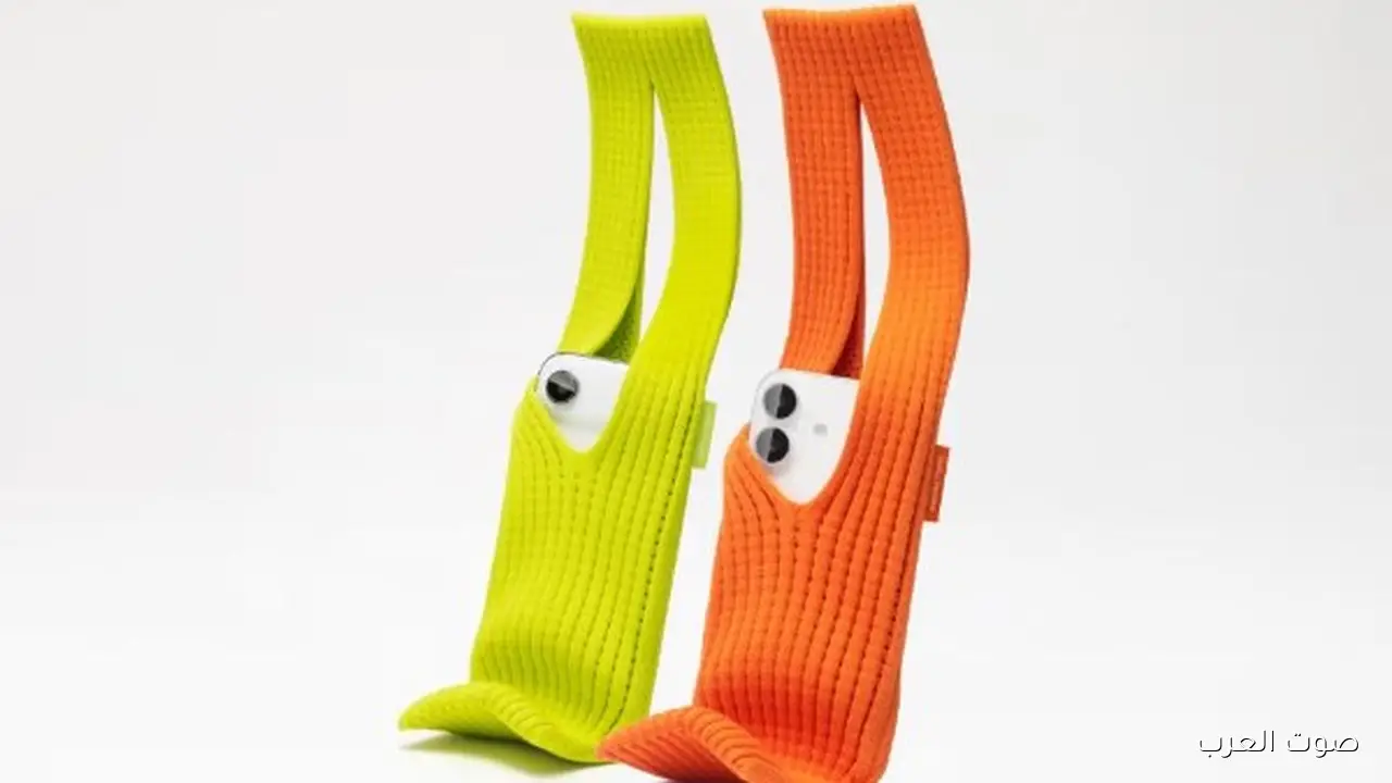 1762965201 أغرب منتج من آبل iPhone Pocket بيخلي الإنترنت يتجنن