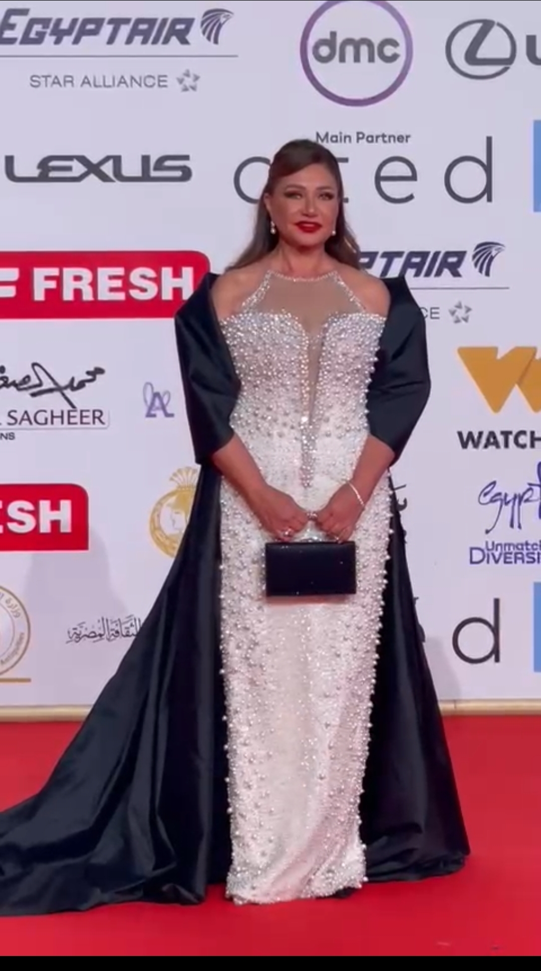 1762970722 167 يسرا وليلى علوي نجوم الفن في مهرجان القاهرة السينمائي على