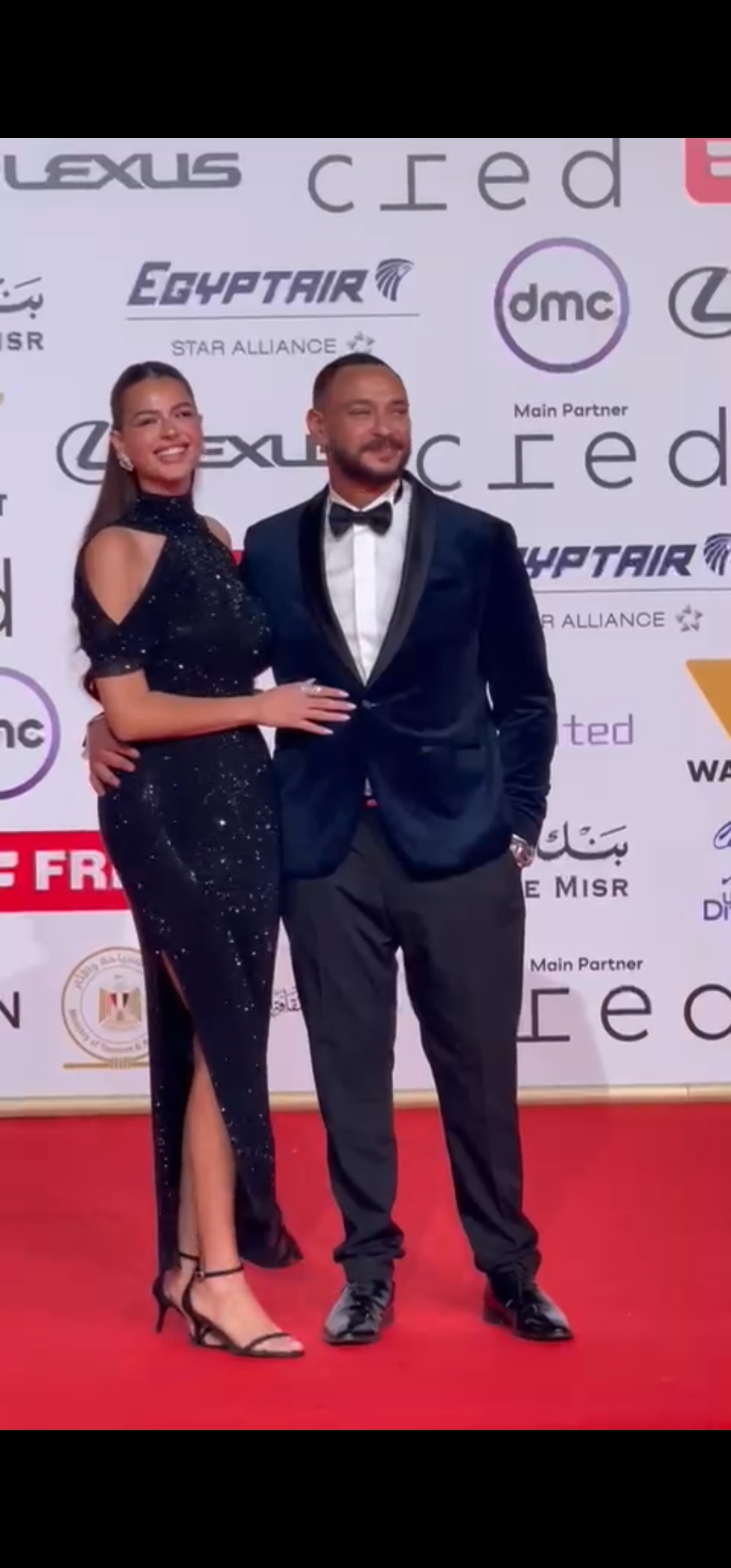 1762972276 528 هنادي مهنا مع جوزها أحمد خالد صالح في افتتاح مهرجان