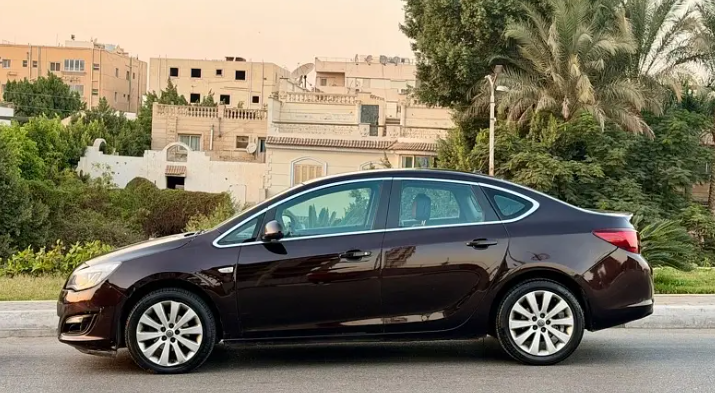 1762974271 374 ركب أوبل أسترا سيدان بـ 500 ألف جنيه