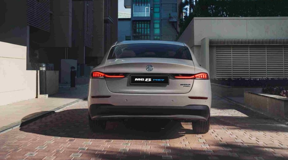 1763046228 990 إم جي 8 PHEV السيدان بتظهر لأول مرة