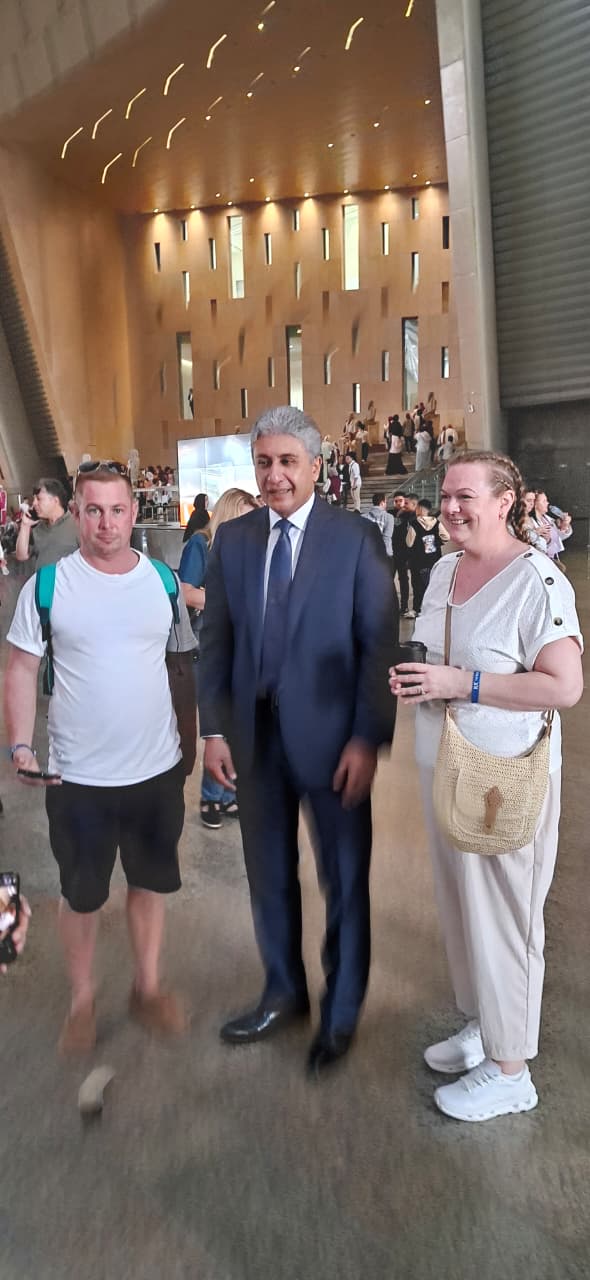 1763056166 317 وزير السياحة والآثار يشيد بتنظيم الرحلات المدرسية في المتحف المصري