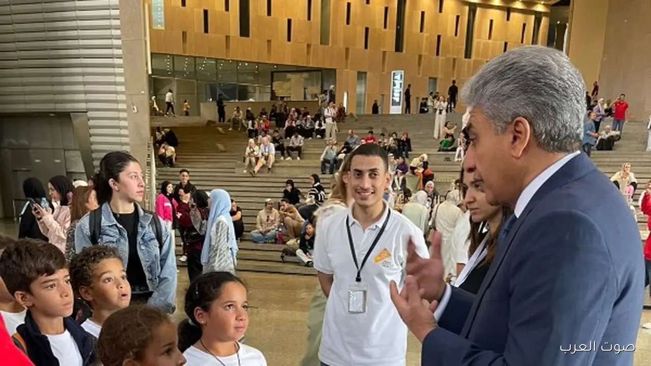 1763056167 وزير السياحة والآثار يشيد بتنظيم الرحلات المدرسية في المتحف المصري