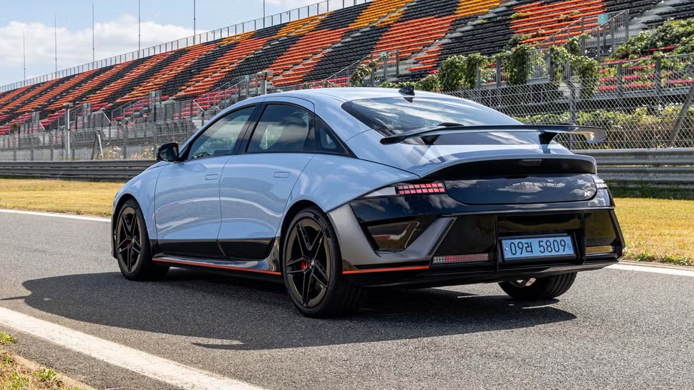 1763096483 417 هيونداي تكشف عن النسخة N من السيارة الكهربائية Ioniq 6