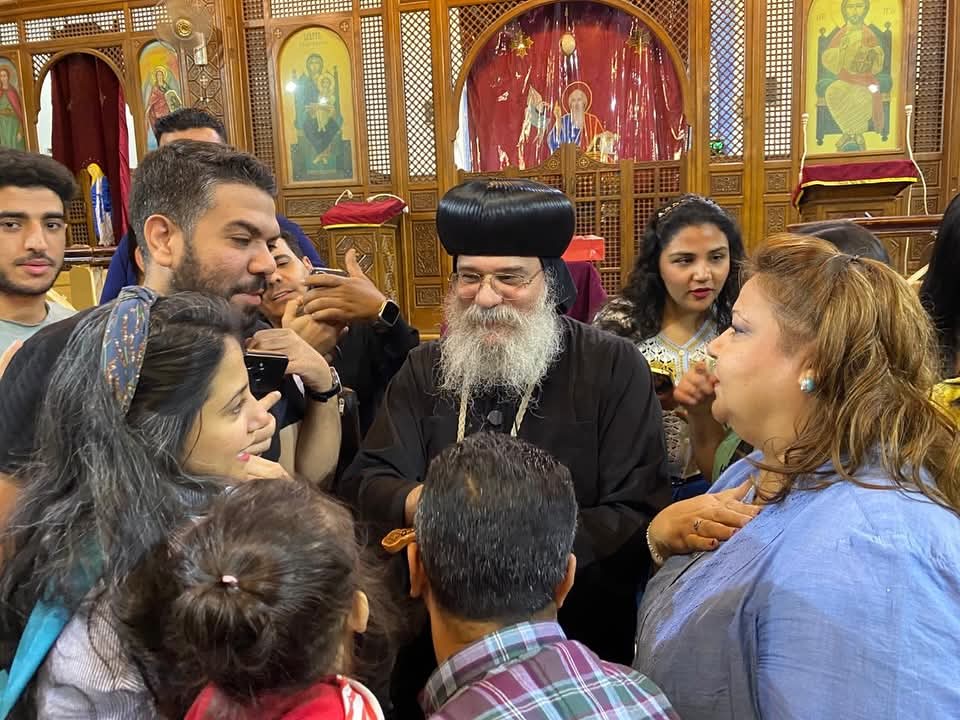 1763102231 86 أسقف الدول الإسكندنافية يقابل الخريجين في عزبة النخل صور