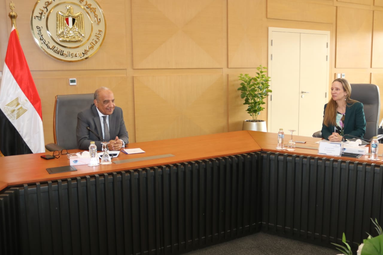 1763107585 546 وزير الكهرباء يناقش مع وفد البنك الدولي سبل التعاون في