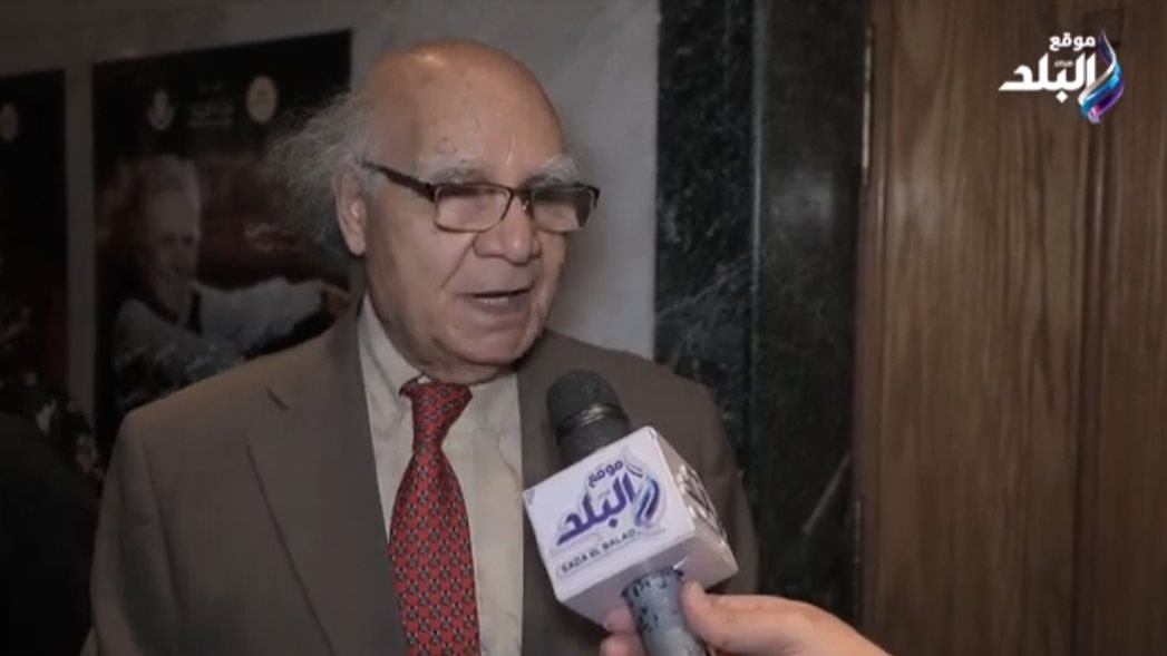 الدكتور <a href=