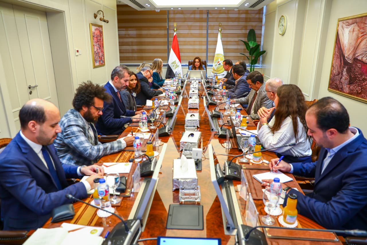 1763122838 328 التنمية المحلية تنفيذ 5900 مشروع لتحسين الطرق والبنية التحتية والخدمات