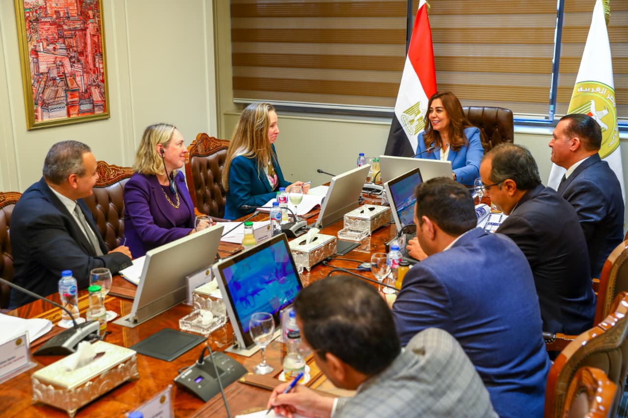 1763122838 876 التنمية المحلية تنفيذ 5900 مشروع لتحسين الطرق والبنية التحتية والخدمات