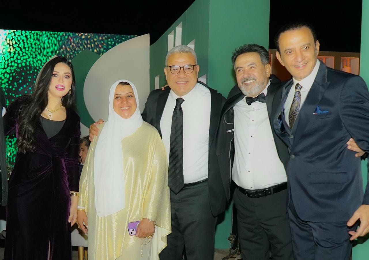 1763168847 101 نجوم الفن والإعلام يحتفلوا مع خيري رمضان بزفاف ابنه عمر