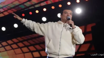 1763207003 إيهاب توفيق يحيي حفلة ممتلئة بالجمهور في مدينتي صور