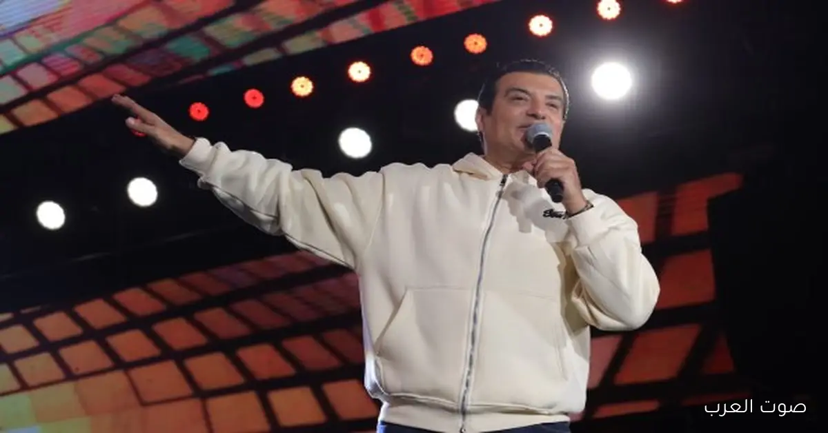 إيهاب توفيق يحيي حفلة ممتلئة بالجمهور في مدينتي.. صور