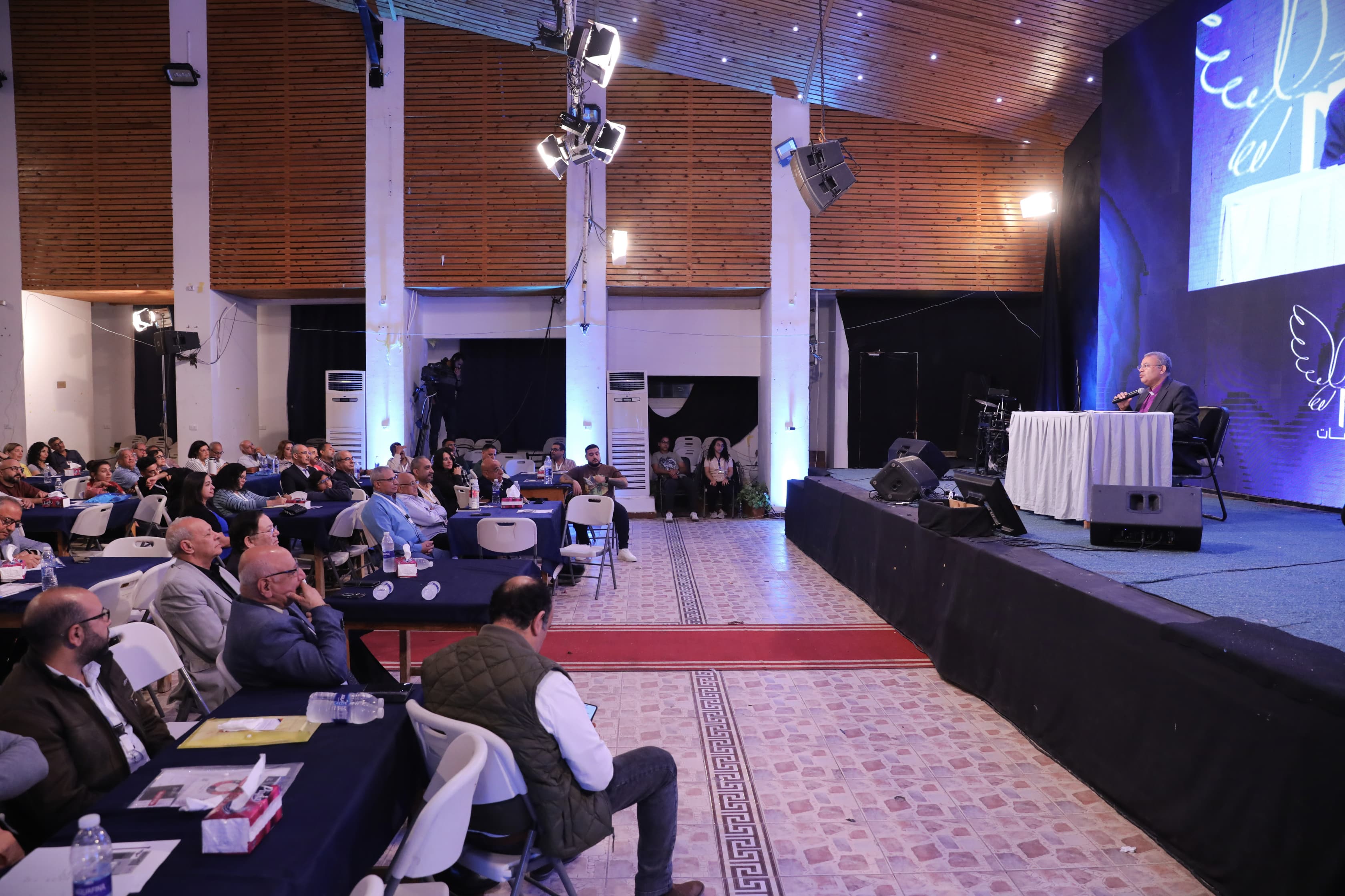 السفير الكندي يشيد بالعلاقات المصرية الكندية وبرامج الكنيسة تجاه شباب المهجر