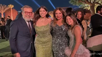 1763220731 ليلى علوي تتألق بفستان لامع في فرح بنت عمر عرفة