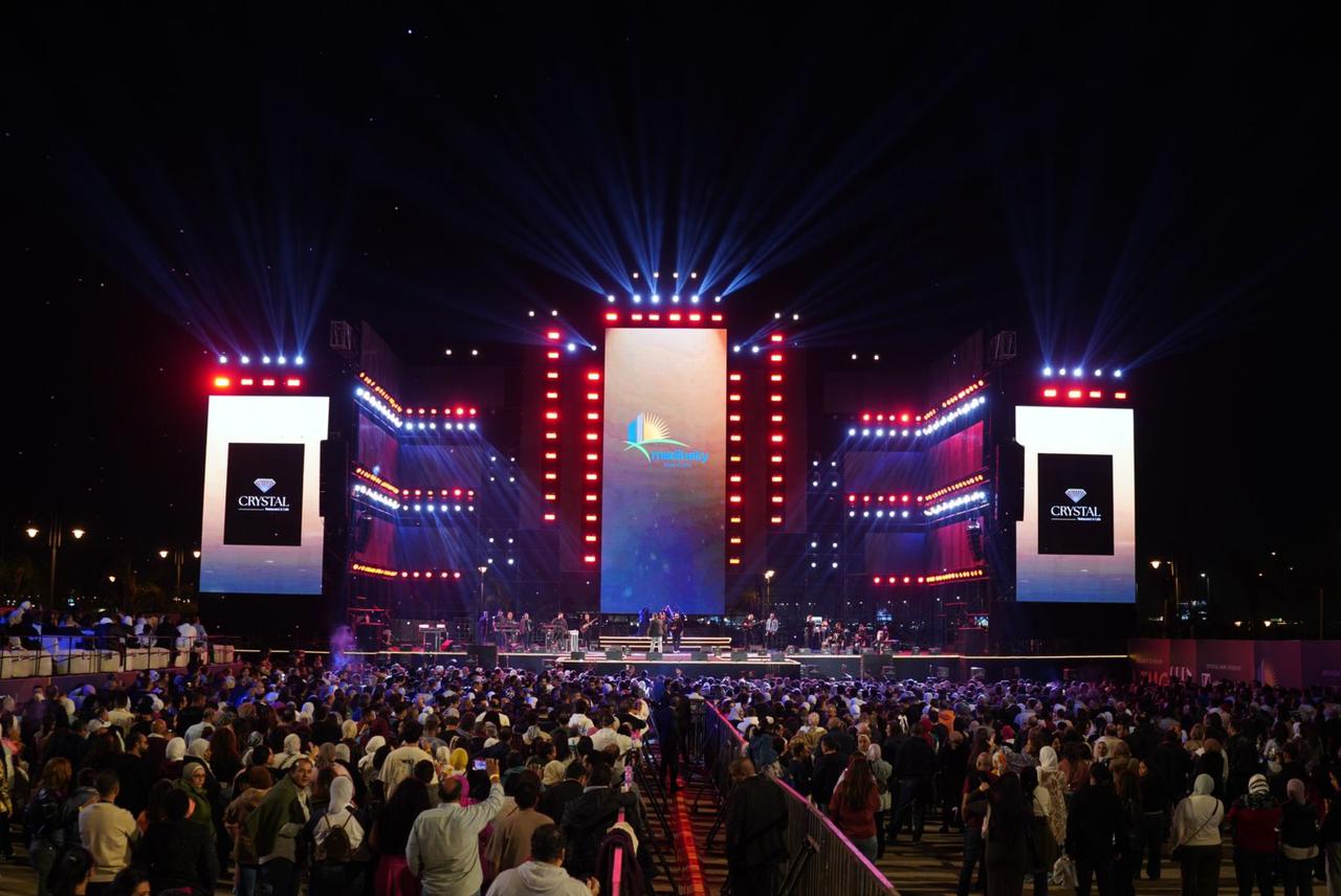 1763227661 128 فؤش وحميد وإيهاب وهشام يشعلوا شتاء مدينتي بحضور جماهيري كبير