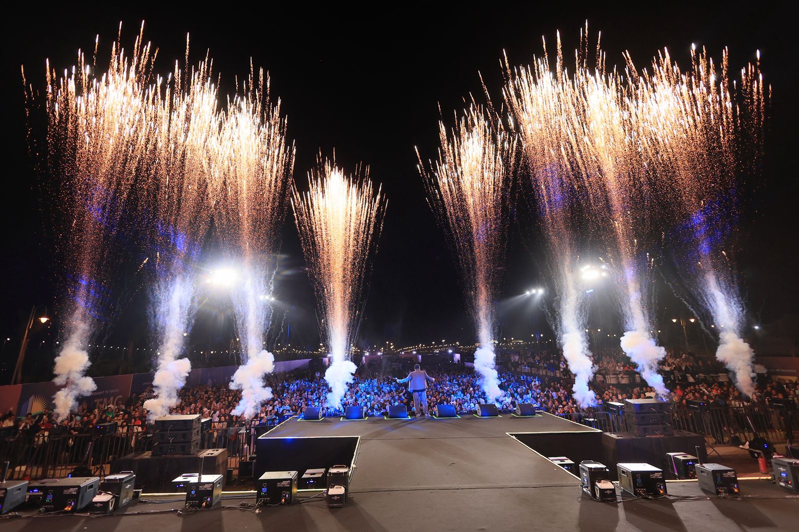 1763227661 730 فؤش وحميد وإيهاب وهشام يشعلوا شتاء مدينتي بحضور جماهيري كبير