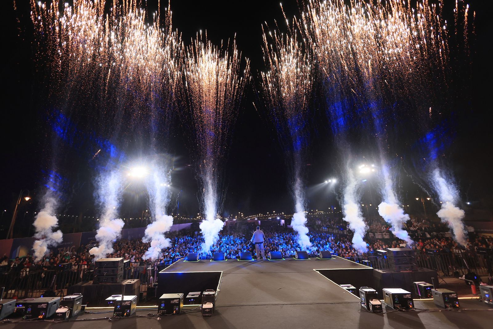 1763227661 995 فؤش وحميد وإيهاب وهشام يشعلوا شتاء مدينتي بحضور جماهيري كبير