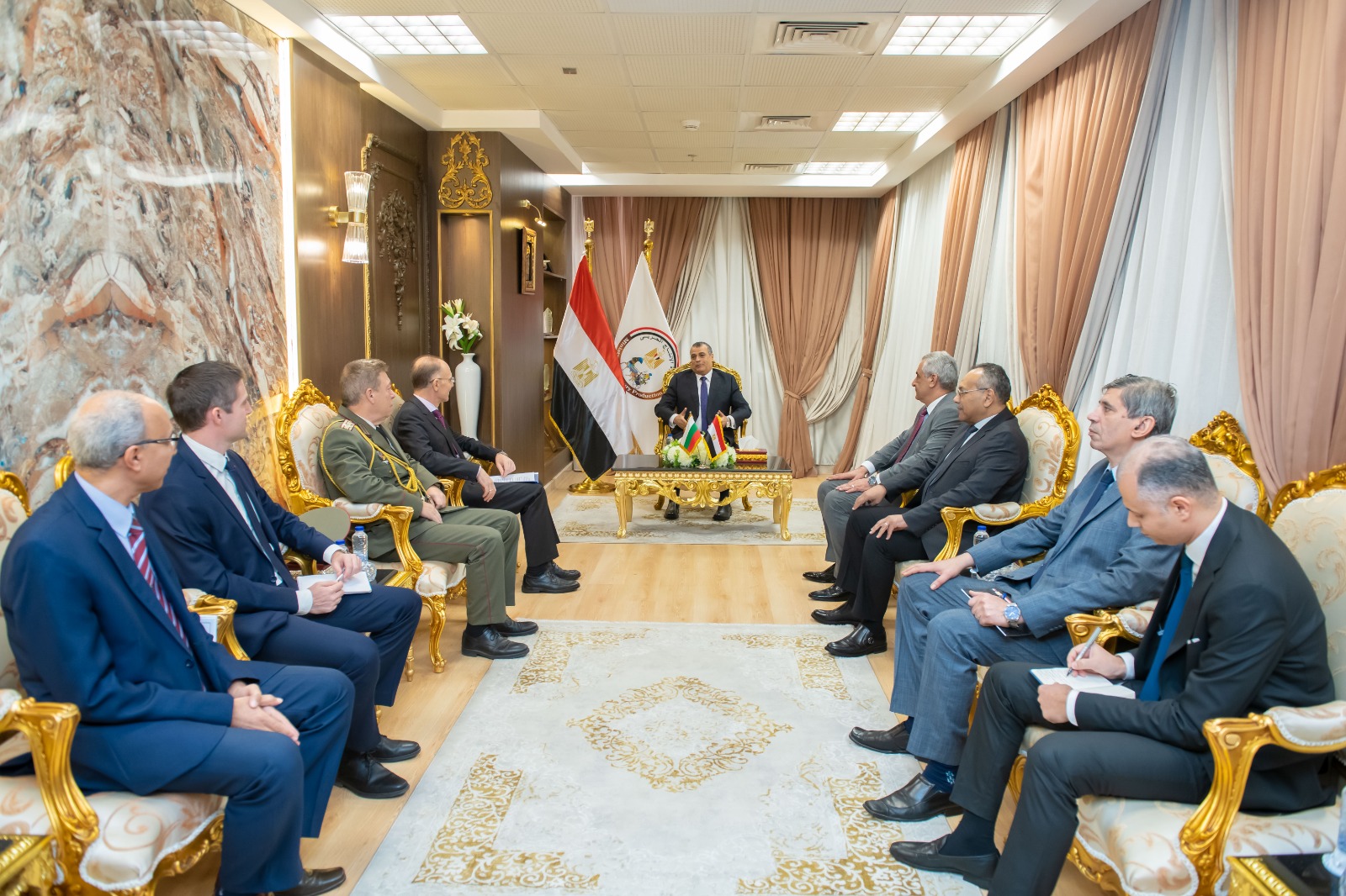 قبل بداية EDEX 2025.. وزير الإنتاج الحربي يتناقش مع سفير بلغاريا في التعاون الدفاعي 4 1763287162 619 قبل بداية EDEX 2025 وزير الإنتاج الحربي يتناقش مع سفير