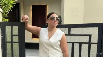 1763322313 بوسي بتسرق الأنظار بإطلالة صيفية شيك باللون الأبيض