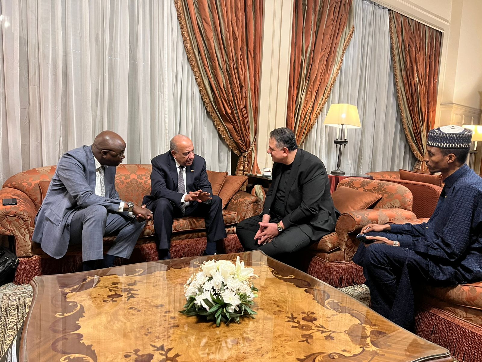 1763376375 365 وزير الكهرباء يتكلم مع وزير الكهرباء التشادي عن تطوير التدريب