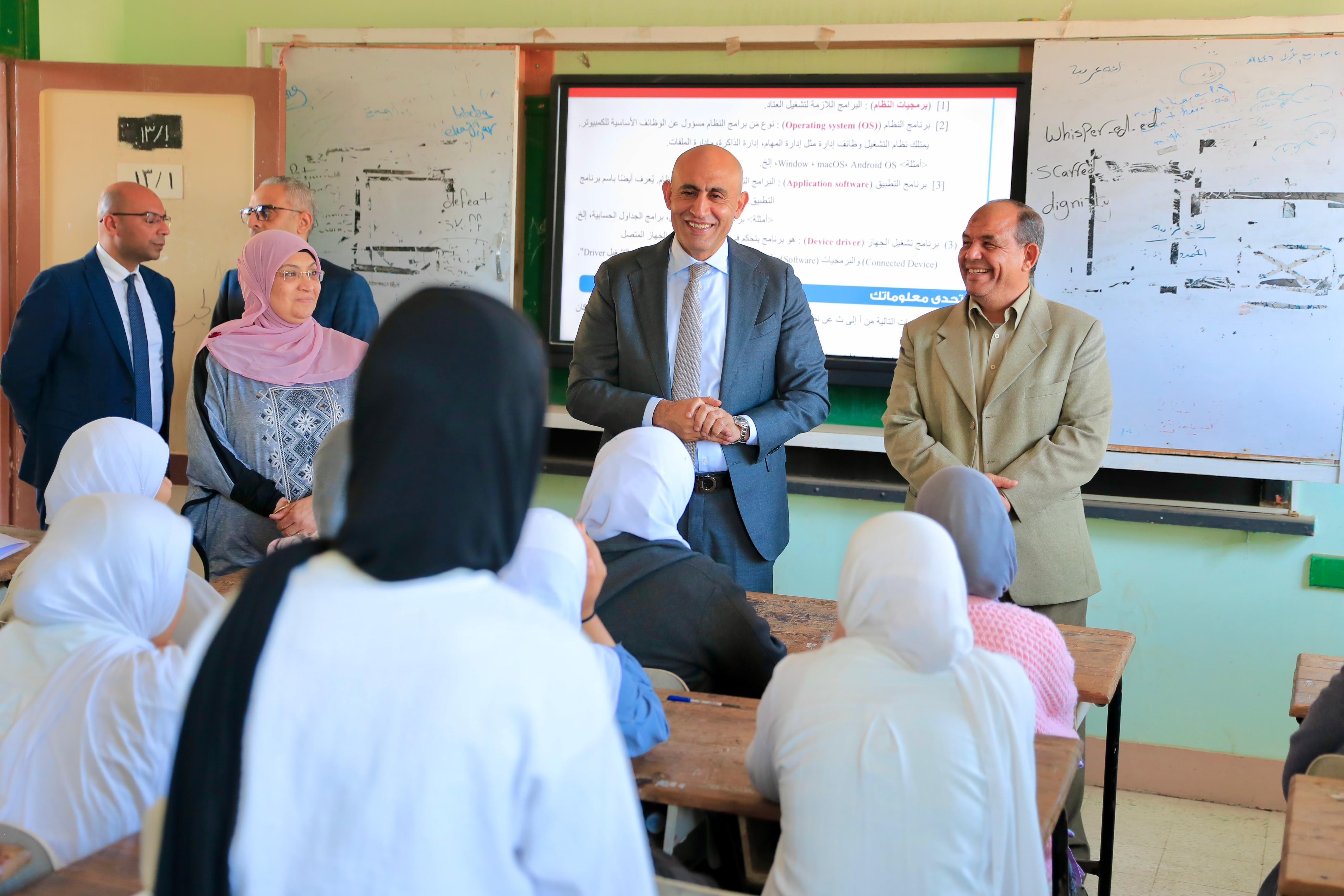 1763377125 315 وزير التعليم يتفقد مدارس كفر الشيخ ويفحص الغياب وكتيبات التقييمات