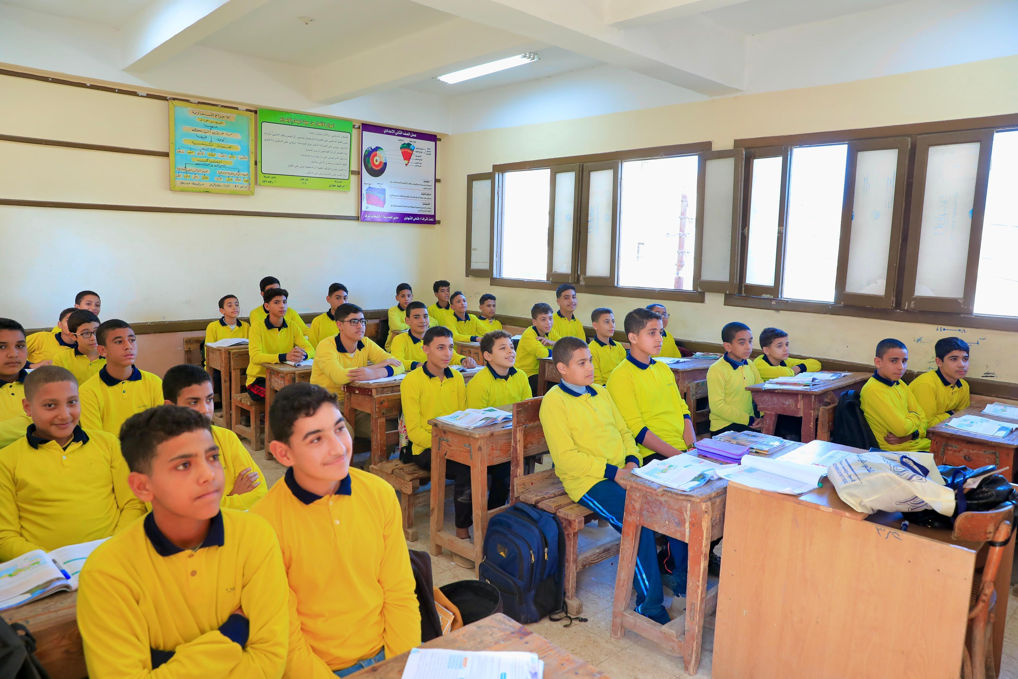 1763377125 350 وزير التعليم يتفقد مدارس كفر الشيخ ويفحص الغياب وكتيبات التقييمات