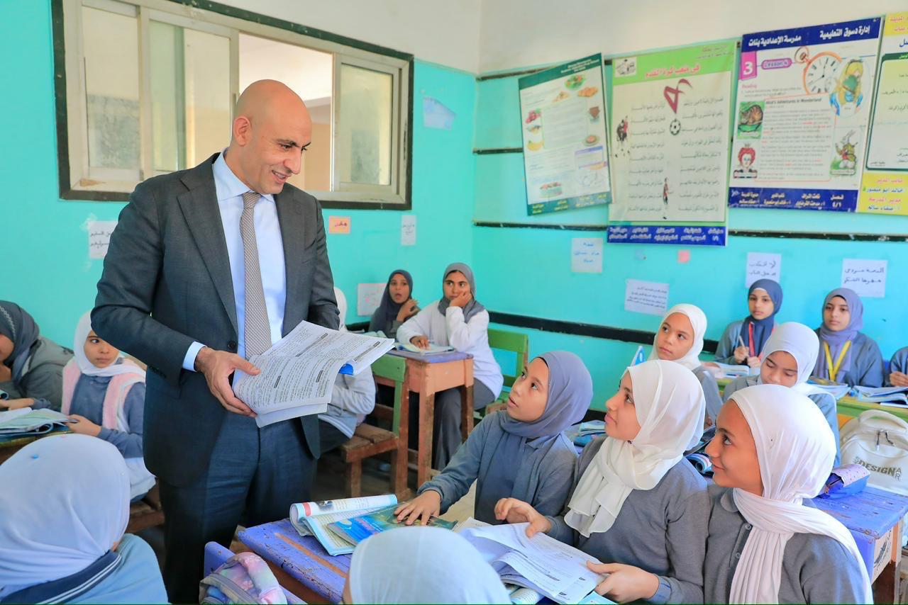 1763377125 553 وزير التعليم يتفقد مدارس كفر الشيخ ويفحص الغياب وكتيبات التقييمات