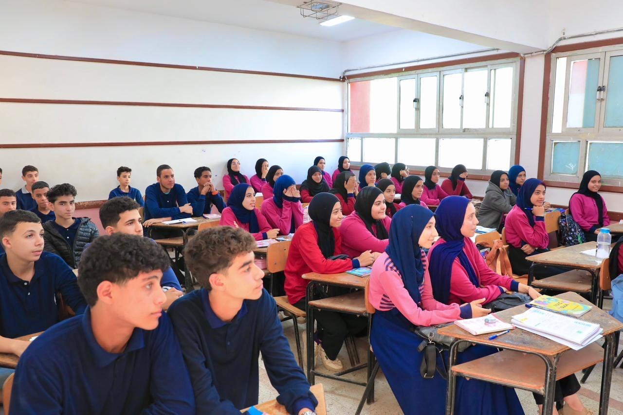 1763377125 761 وزير التعليم يتفقد مدارس كفر الشيخ ويفحص الغياب وكتيبات التقييمات