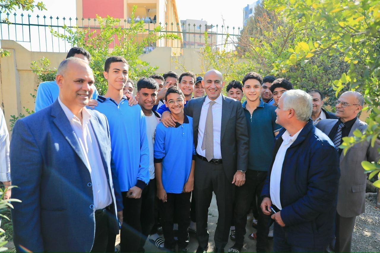 1763377125 890 وزير التعليم يتفقد مدارس كفر الشيخ ويفحص الغياب وكتيبات التقييمات