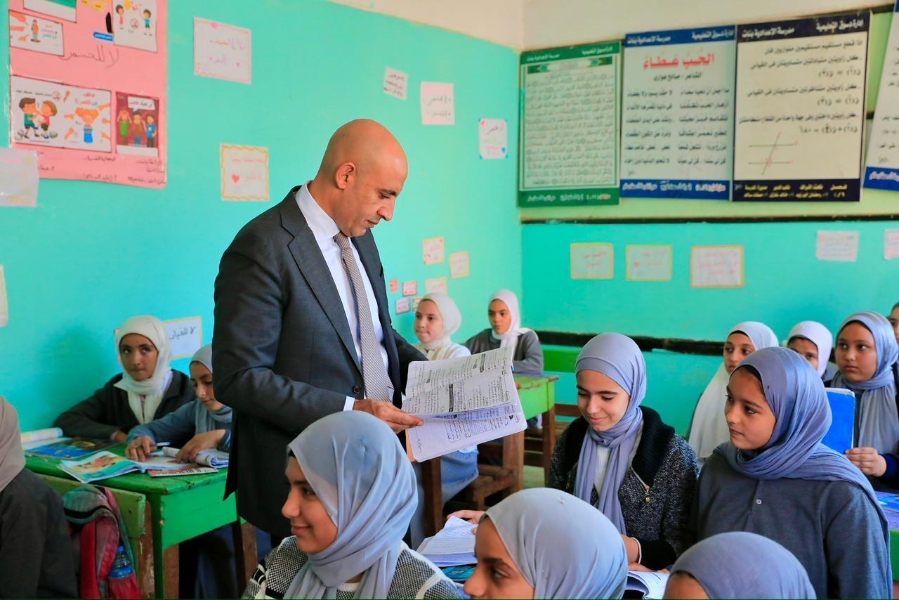 1763377125 964 وزير التعليم يتفقد مدارس كفر الشيخ ويفحص الغياب وكتيبات التقييمات