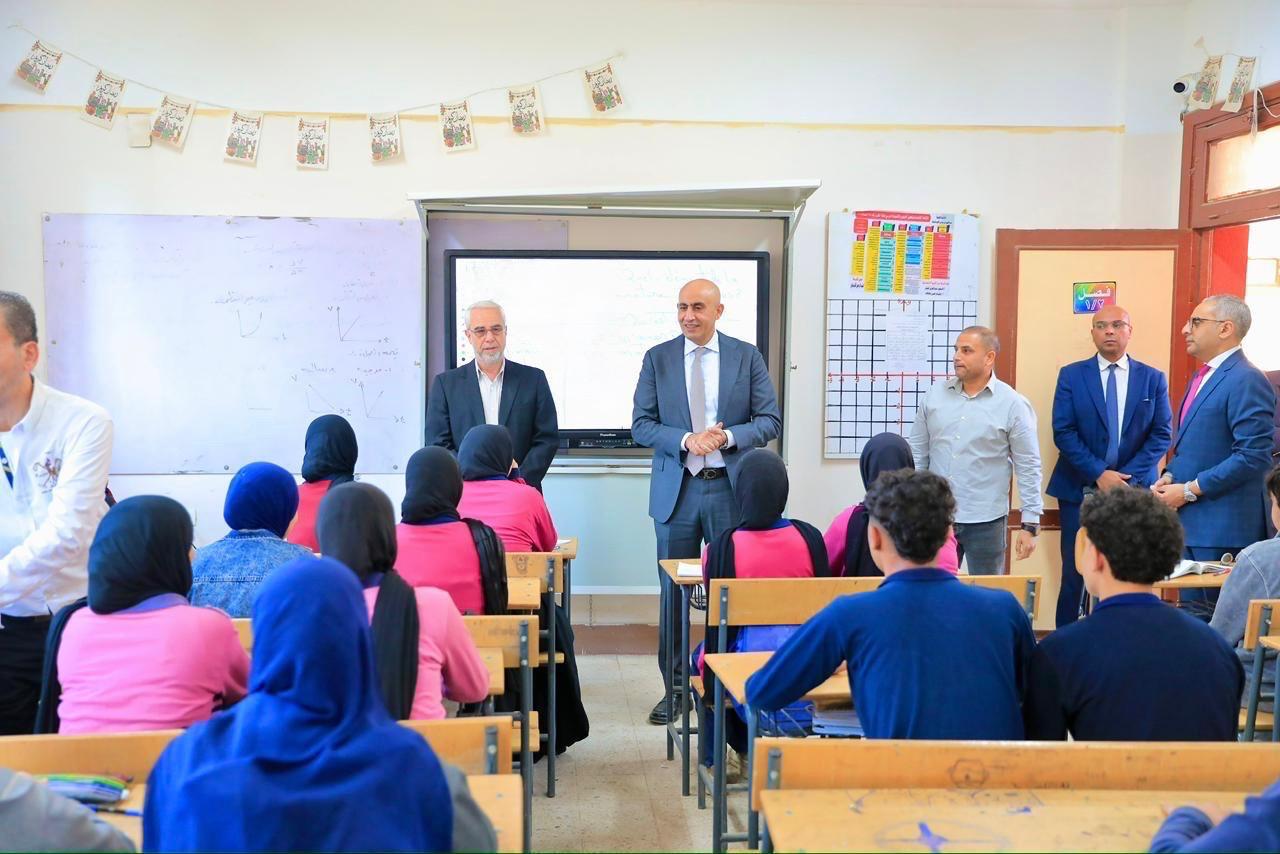 1763377126 243 وزير التعليم يتفقد مدارس كفر الشيخ ويفحص الغياب وكتيبات التقييمات