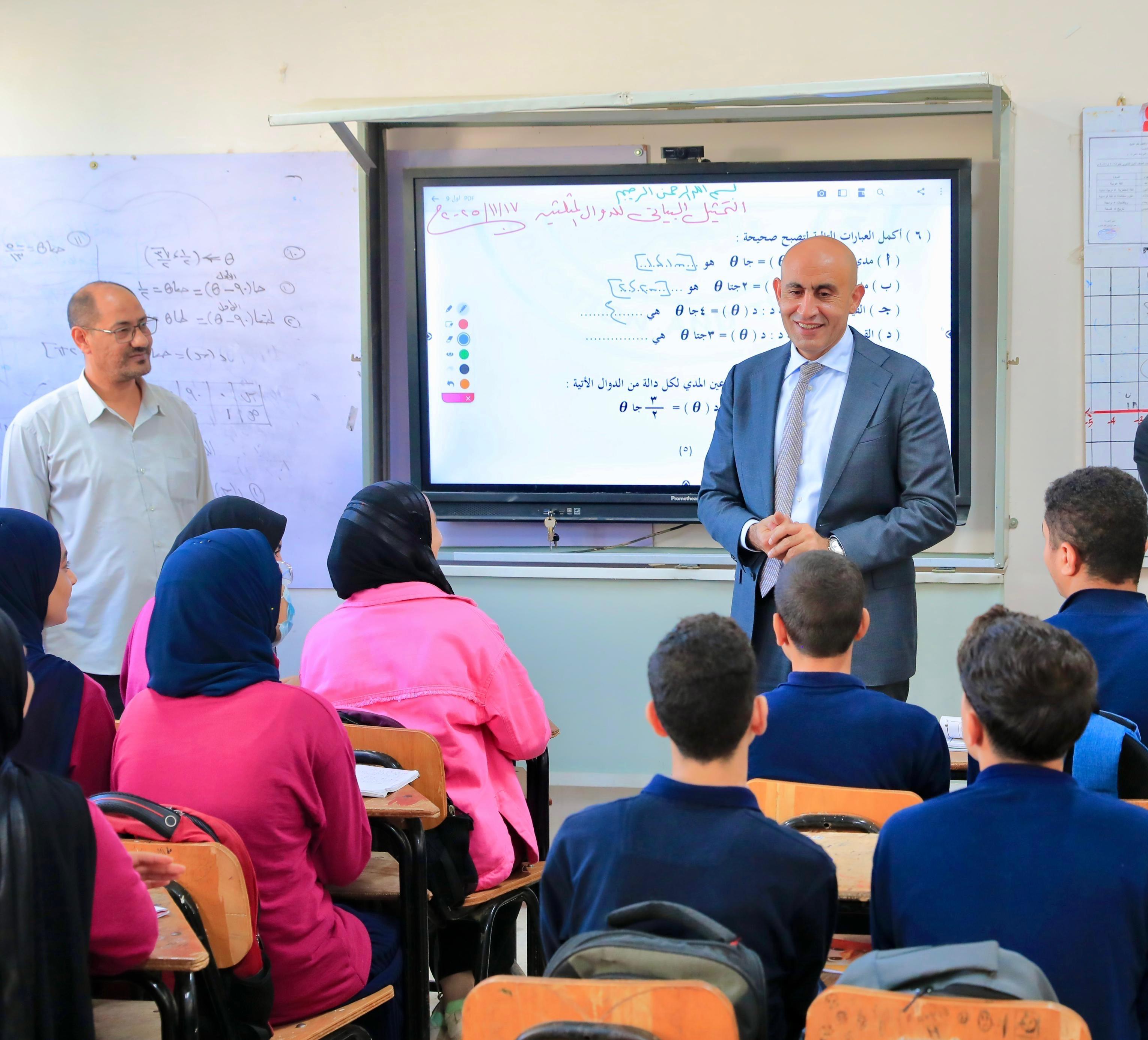 1763377126 328 وزير التعليم يتفقد مدارس كفر الشيخ ويفحص الغياب وكتيبات التقييمات