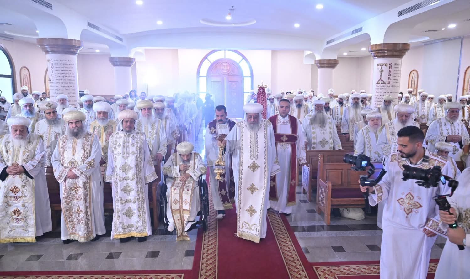 1763478150 821 البابا تواضروس يصلي قداس عيد التجليس الـ 13 في كنيسة