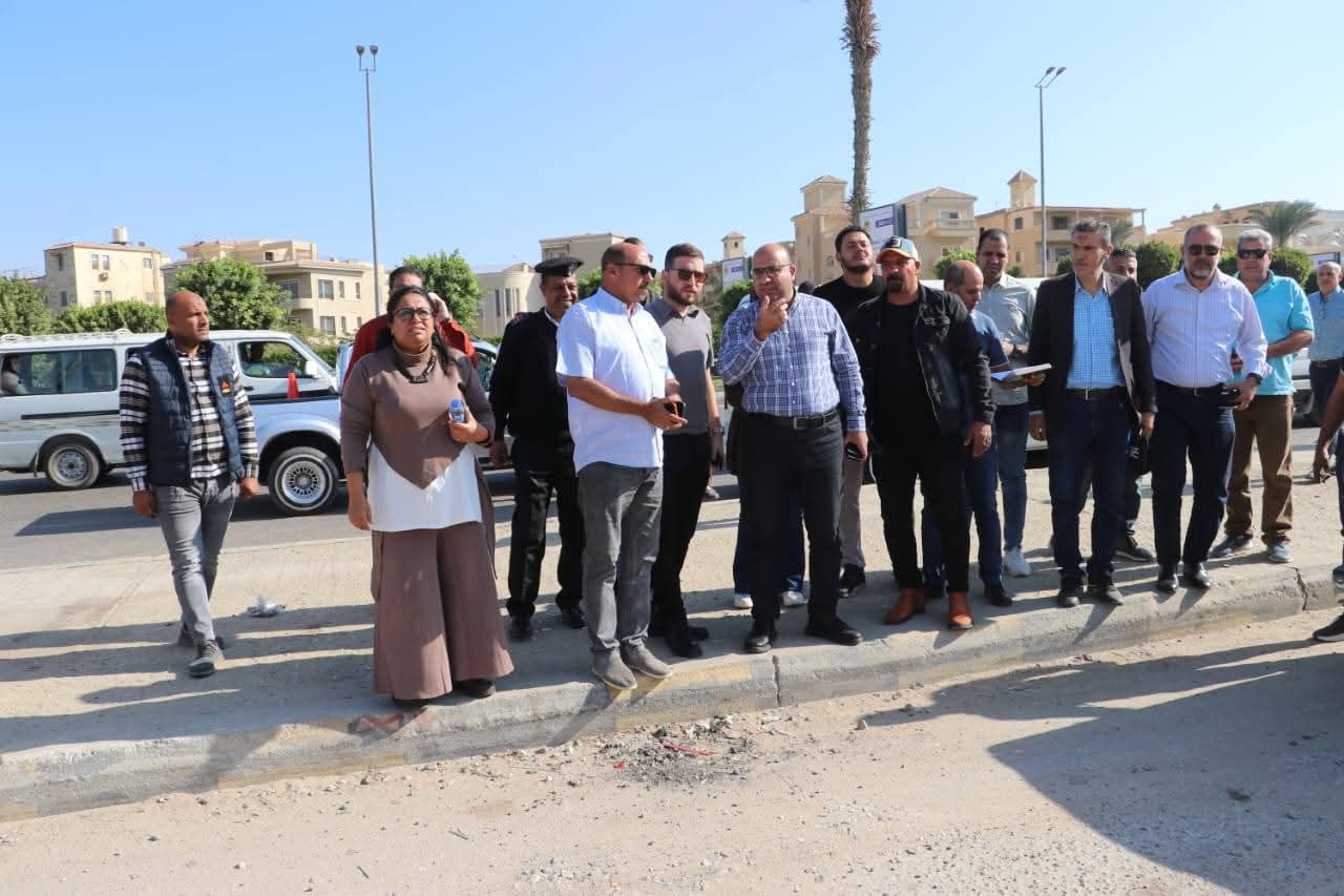 اجتماع مع فرق العمل في المدينة