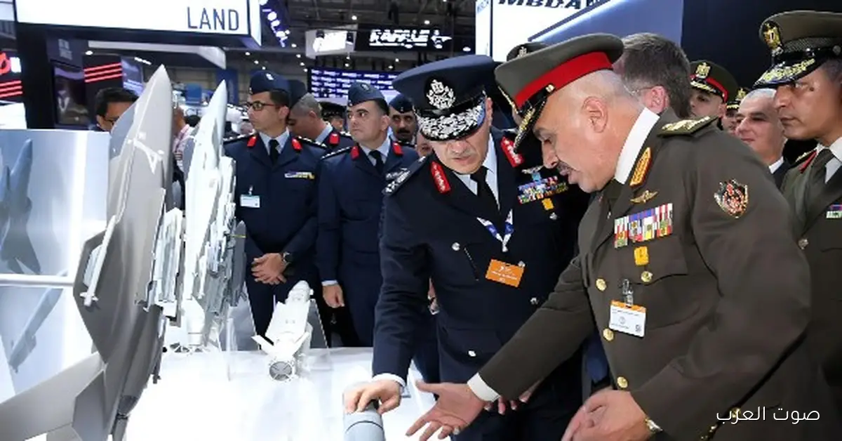 رئيس الأركان يزور معرض دبي للطيران ويتفقد أحدث تكنولوجيا الطيران والفضاء