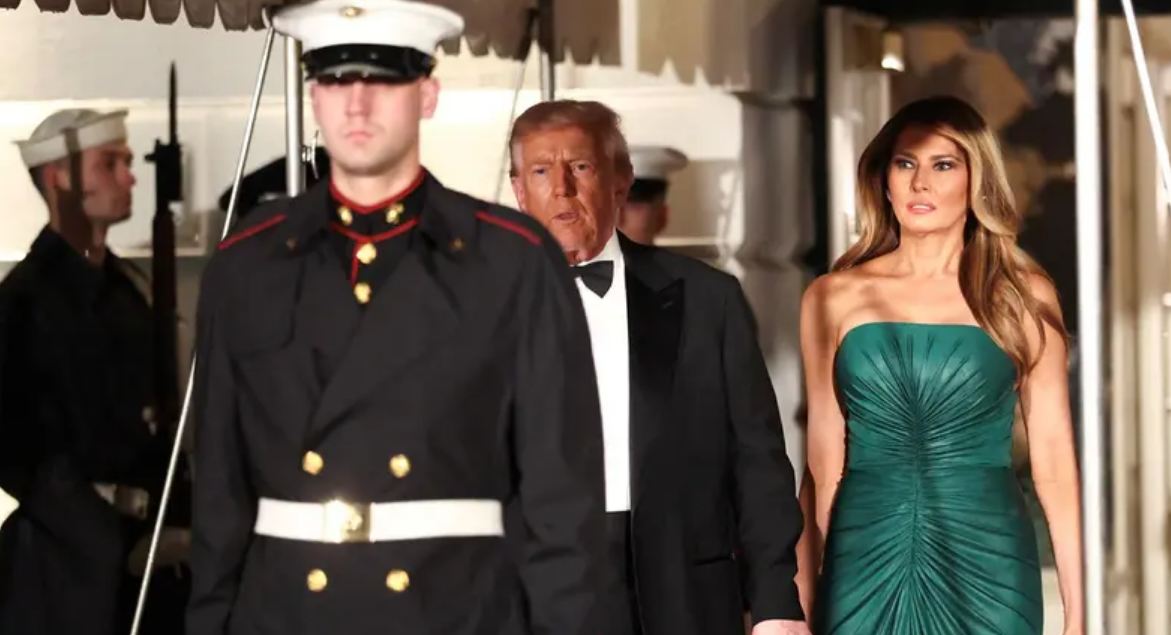 1763558072 522 ميلانيا ترامب ترتدي فستان أخضر لاستقبال ولي العهد السعودي