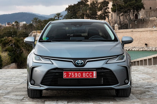 1763586157 317 سيارات سيدان 2026 في السوق المصري زي كورولا وصني