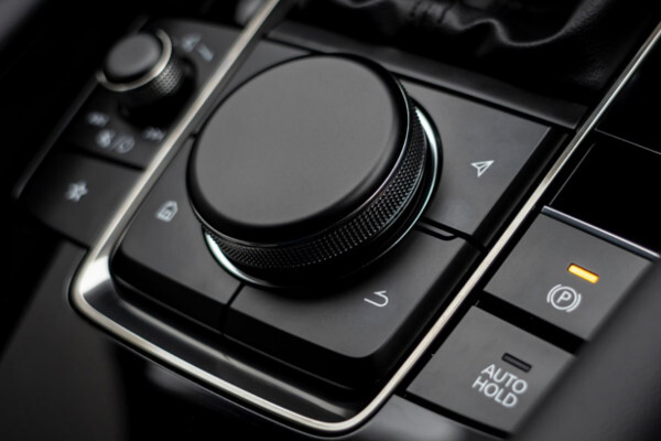 1763641465 569 أنت مع مين؟ مازدا 3 ولا كيا كي 4 موديل