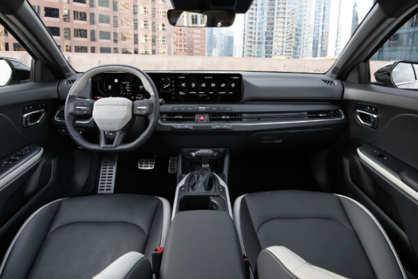 1763641465 617 أنت مع مين؟ مازدا 3 ولا كيا كي 4 موديل