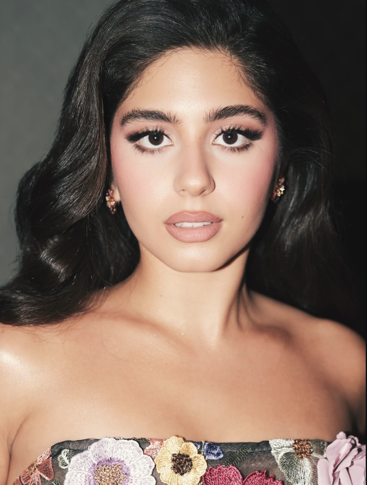 1763672292 898 مايان السيد تظهر بشكل جديد وحلو مزين بالورود