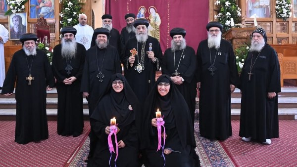 البابا تواضروس يرسم 6 راهبات جديدات