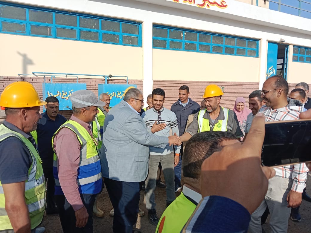 1763727977 778 رئيس صرف صحي القاهرة الكبرى يزور محطتين في شبرا الخيمة