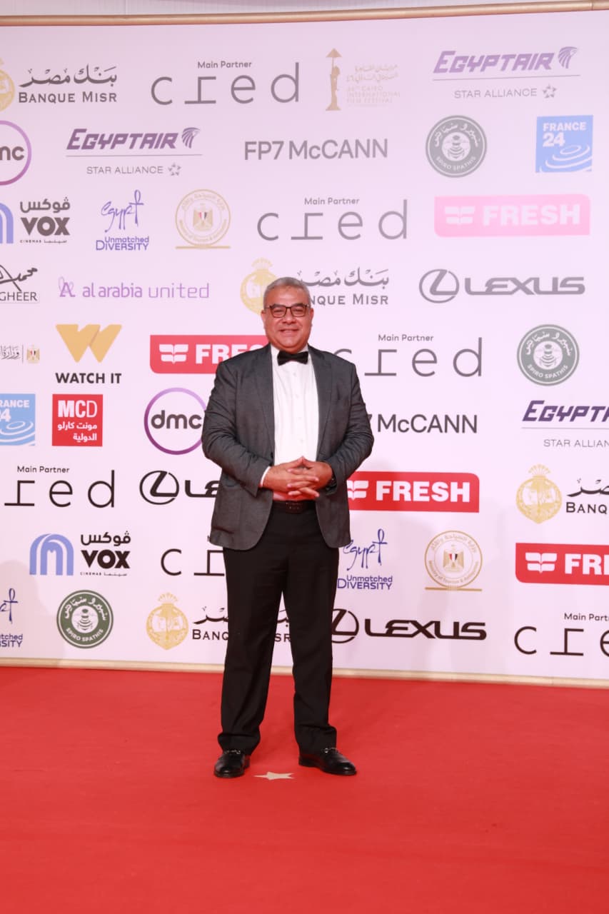 1763746782 289 الفنانين بدأوا يتوافدوا على السجادة الحمراء لختام مهرجان القاهرة السينمائي