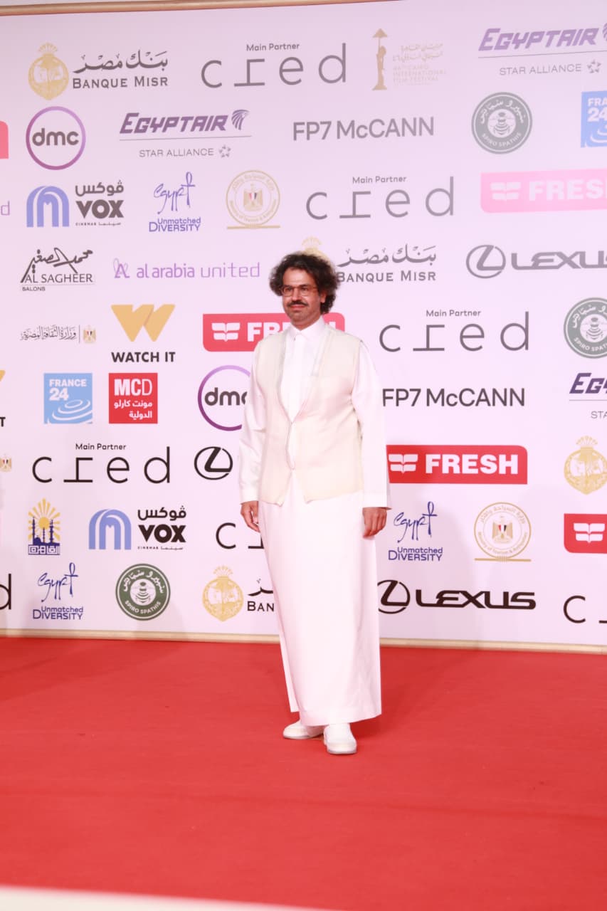 1763746782 540 الفنانين بدأوا يتوافدوا على السجادة الحمراء لختام مهرجان القاهرة السينمائي