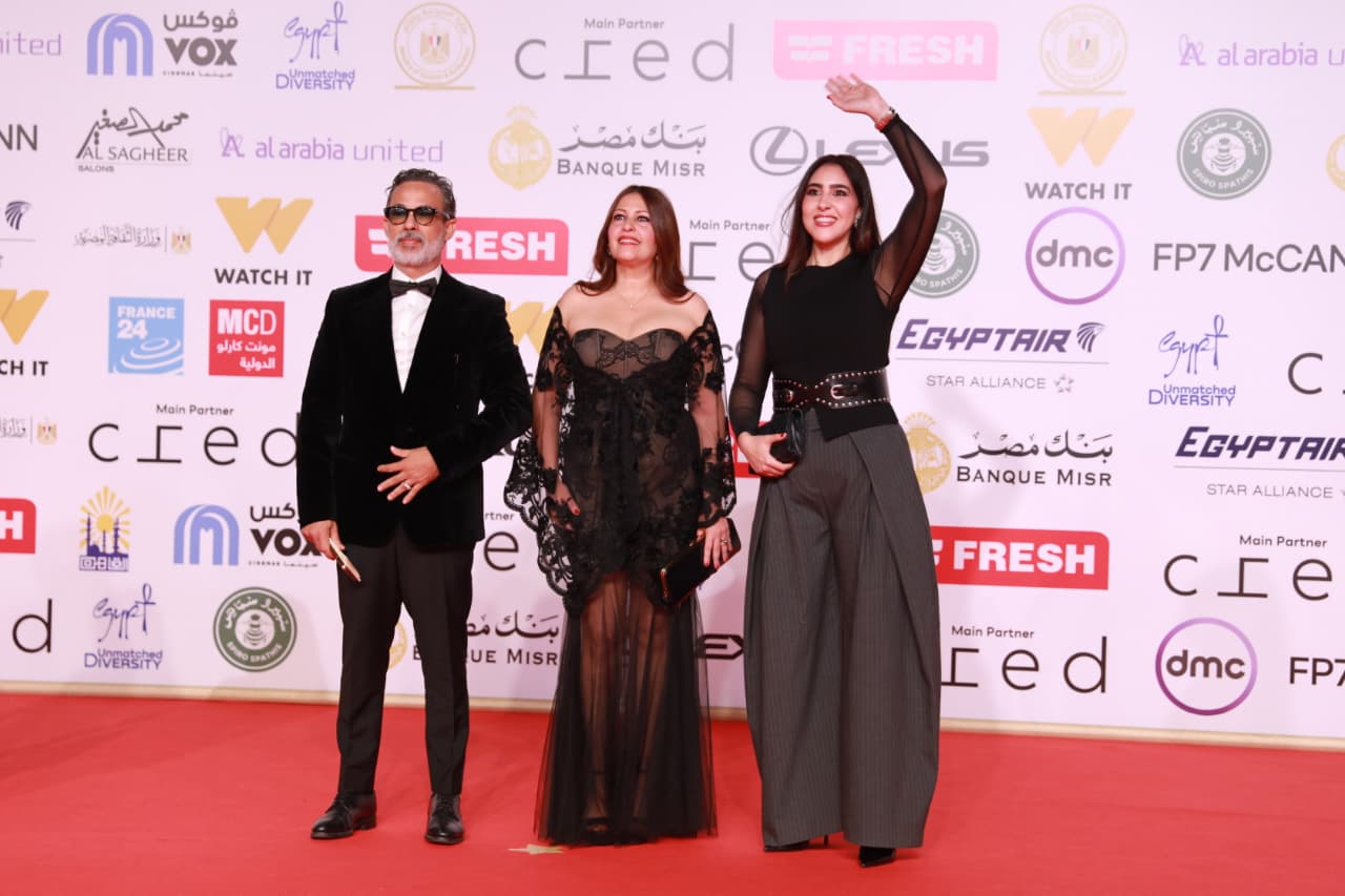 1763746782 99 الفنانين بدأوا يتوافدوا على السجادة الحمراء لختام مهرجان القاهرة السينمائي