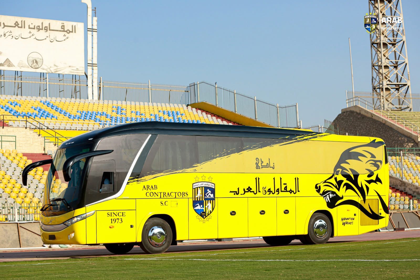 1763763153 276 المقاولون العرب يظهروا الأتوبيس الجديد لفريقهم الأول… شوفوا الصور