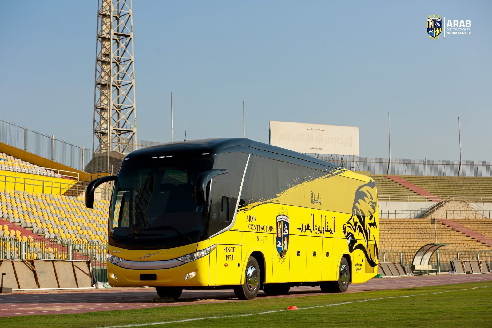 1763763153 622 المقاولون العرب يظهروا الأتوبيس الجديد لفريقهم الأول… شوفوا الصور