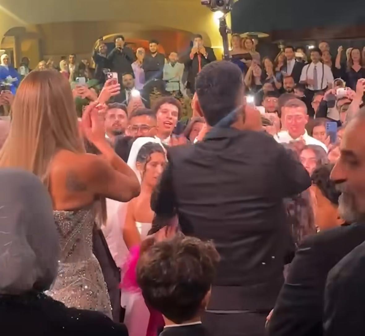 1763808684 465 أحمد سعد في حفل زفاف ابن ريم مصطفى 10 صور